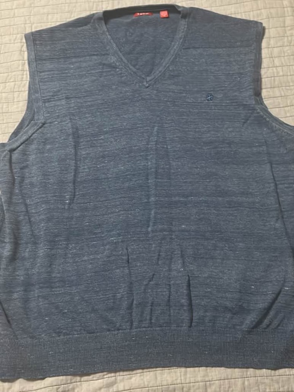 Izod Men's V-Neck Sweater Vest in Heather Charcoal